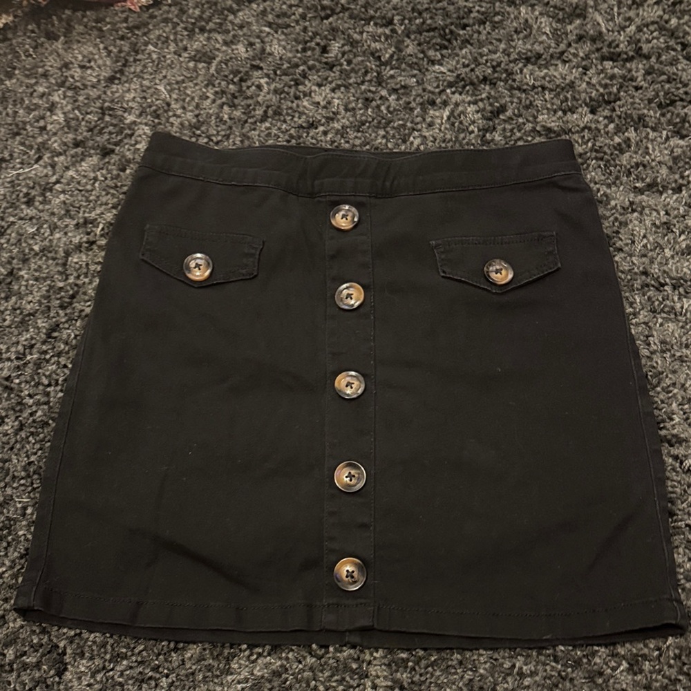 Baccini Black Skorts with Brown Buttons Elastic Waist Size Small - Picture 2 of 8